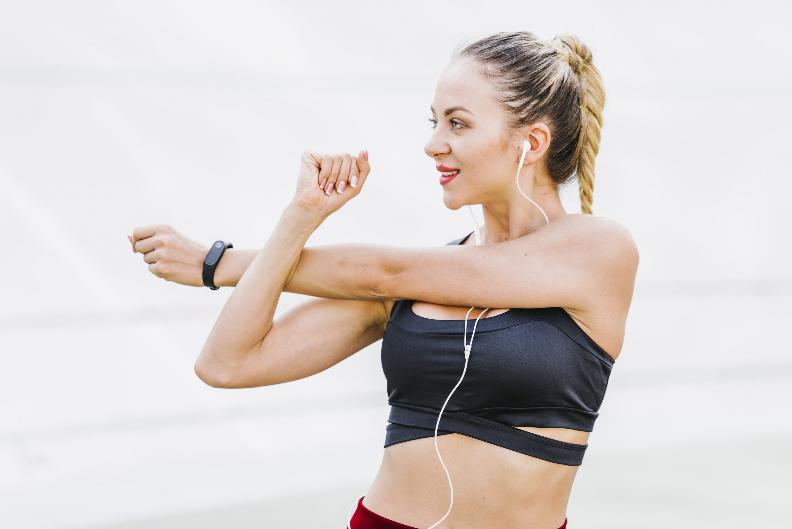 Женщину спереди. Arm stretching. Female Arm stretching. Woman Arm. Spread Arms sideways.